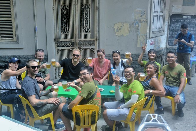 Hanoi Michelin Star Walking Food Tour & Train Street - Ten tastings, from Banh Mi to eel noodles