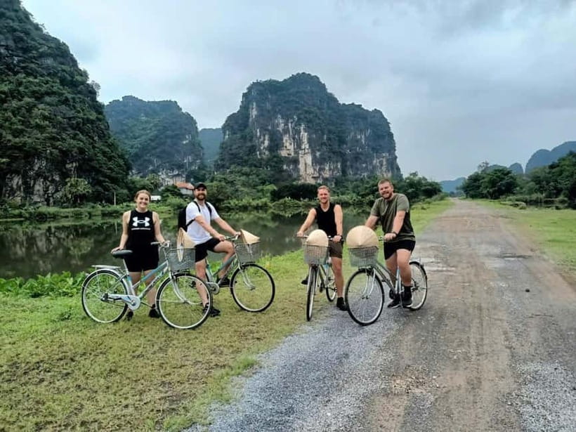 Hanoi/Ninh Binh: 1-Day Tam Coc/Trang An, Hoa Lu & Mua Caves - Lunch at the restaurant around noon