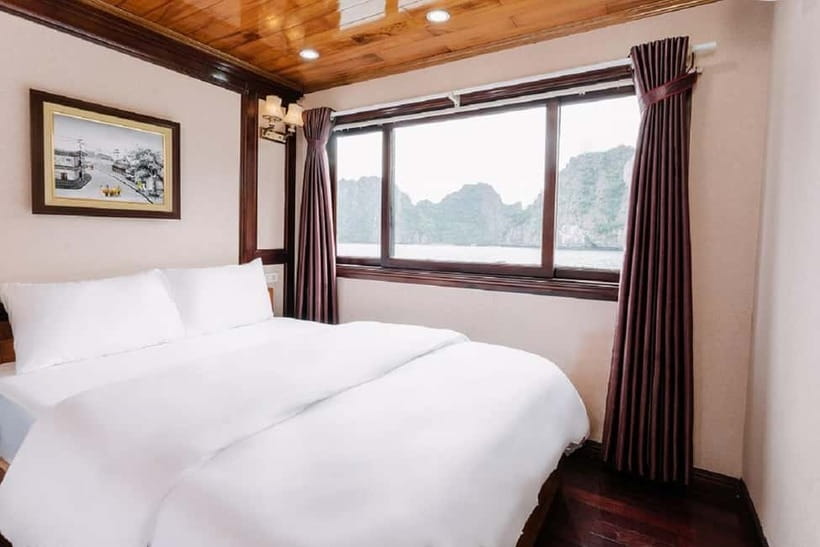 Hanoi/Ninh Binh: 2-Day Lan Ha Bay & Cat Ba with Small Cruise - The first afternoon: kayaking, caves, and swimming