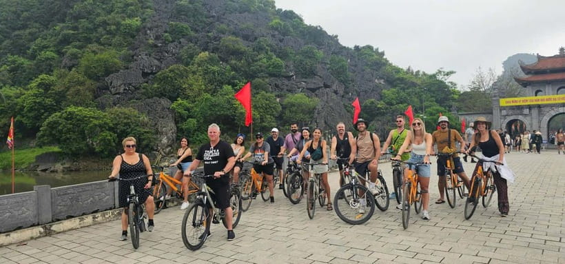Hanoi: Ninh Binh, Bai Dinh/Hoa Lu, Trang An, & Mua Cave Tour - Trang An by traditional wooden boat