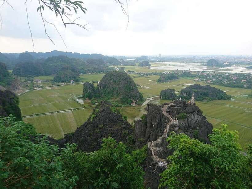 Hanoi: Ninh Binh, Bai Dinh/Hoa Lu, Trang An, & Mua Cave Tour - Mua Cave and the final climb