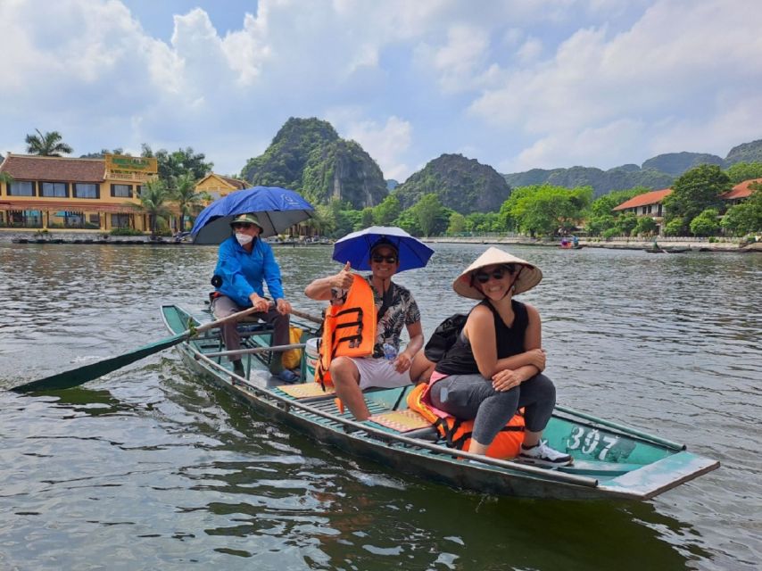 Hanoi: Ninh Binh, Hoa Lu, Tam Coc and Mua Cave Day Trip - A buffet lunch beside the Tam Coc River