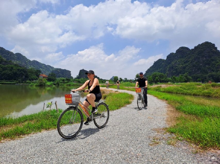 Hanoi: Ninh Binh, Hoa Lu, Tam Coc and Mua Cave Day Trip - Tam Coc by sampan for 1.5 hours