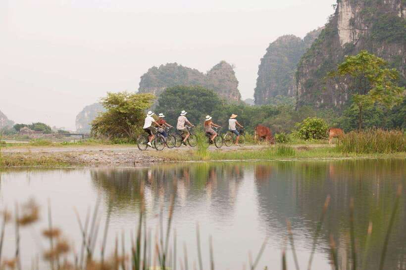 Hanoi: Ninh Binh- Hoa Lu - Trang An - Mua Cave - Best Seller - The guide and the feel of the day