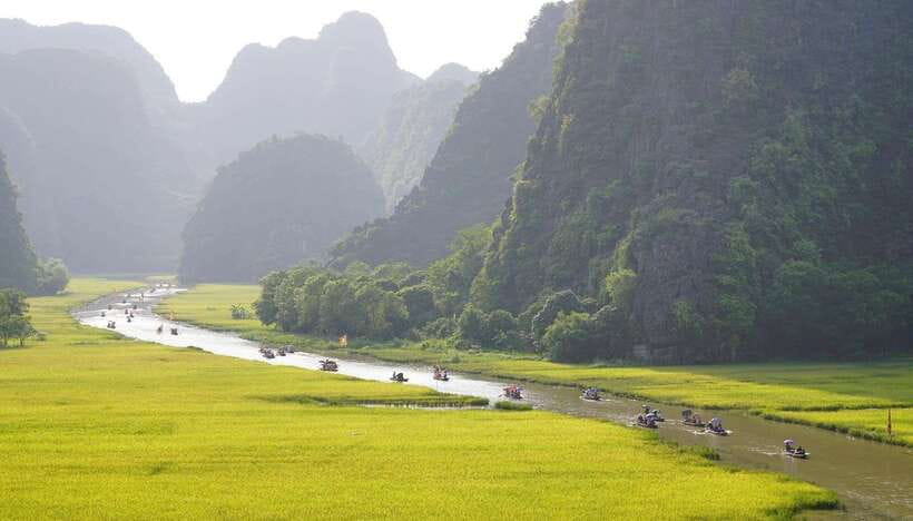 Hanoi: Ninh Binh, Tam Coc, Mua Cave & Hoa Lu with cycling - A 30-dish buffet that keeps the day moving