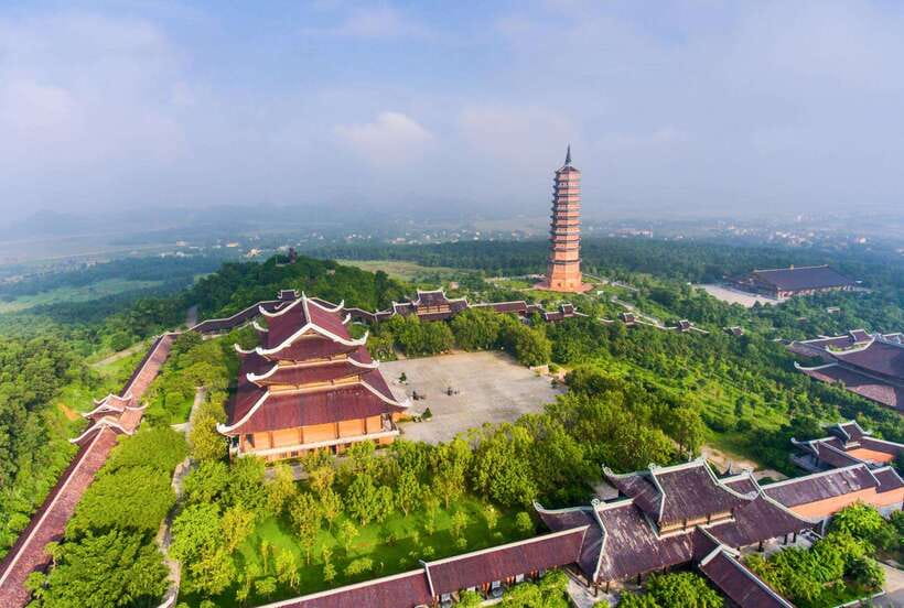 Hanoi: Ninh Binh, Trang An, Mua Cave and Bai Dinh Pagoda - Trang An by sampan through caves