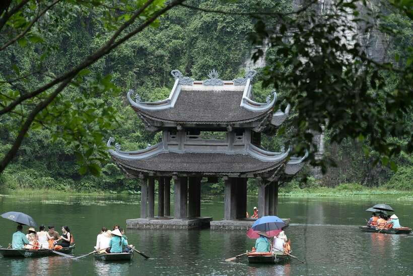 Hanoi:Ninh Binh-Trang An-Mua Cave-Hoa Lu&Cycling BEST SELLER - Trang An by boat through the cave system