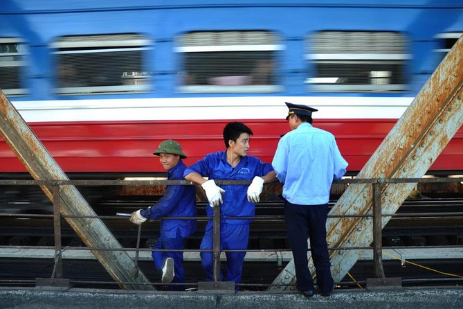 Hanoi On the Tracks Photo Tour - Following the tracks between Hanoi and Long Bien