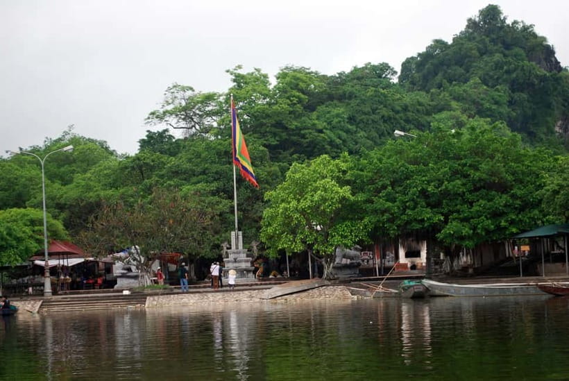 Hanoi: Perfume Pagoda Day Tour with Boat Ride & Cave Visit - Who should book this experience?
