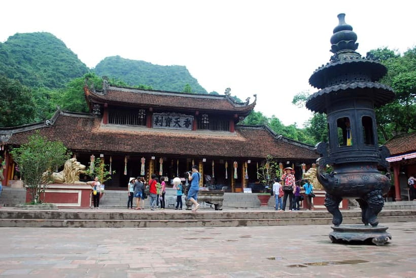 Hanoi: Perfume Pagoda Day Tour with Boat Ride & Cave Visit - Entering Huong Tich Cave