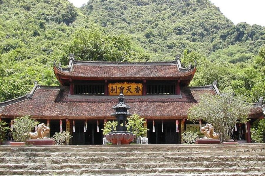 Hanoi: Perfume Pagoda - Yen Stream Boat Ride, Lunch & Cave - Guides, Group Size, and the Human Side