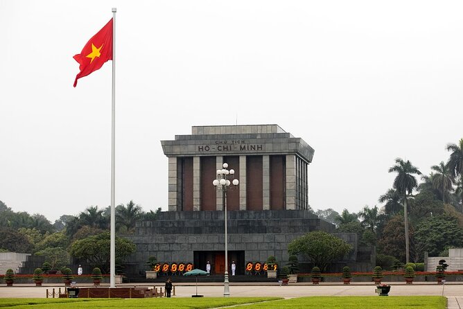 Hanoi Private Day Tour: Hidden Gems, Hoa Lo Prison, Train Street - Train Street and a cup of tea while the railway passes