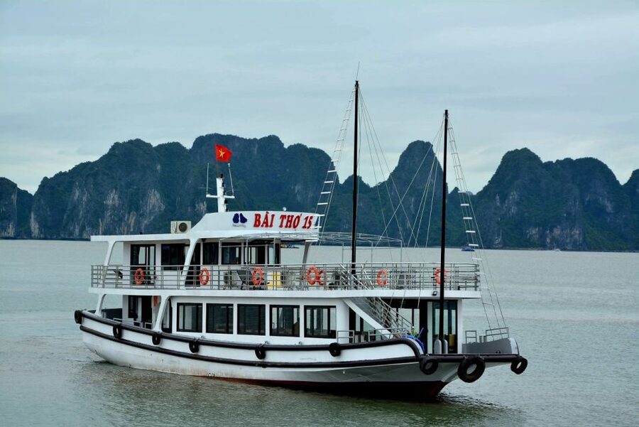 Hanoi: Roundtrip Halong Bay Islands, Caves, Kayaking & Lunch - Boarding at Tuan Chau and settling into the cruise