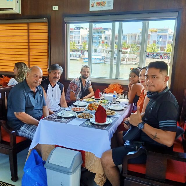 Hanoi: Roundtrip Halong Bay Islands, Caves, Kayaking & Lunch - Guide quality and how it shapes the day
