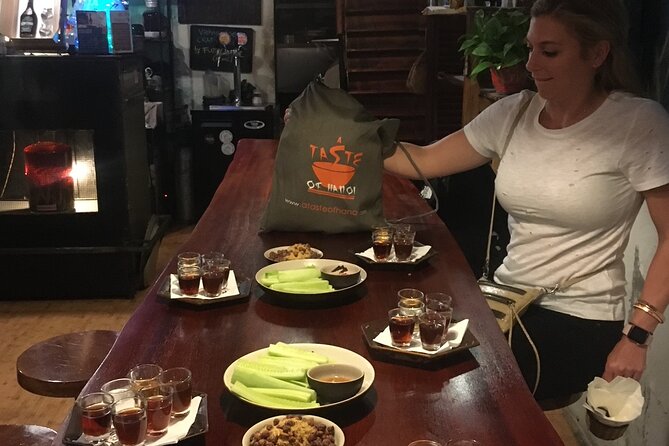 Hanoi Street Eats And Bites - What the private format adds