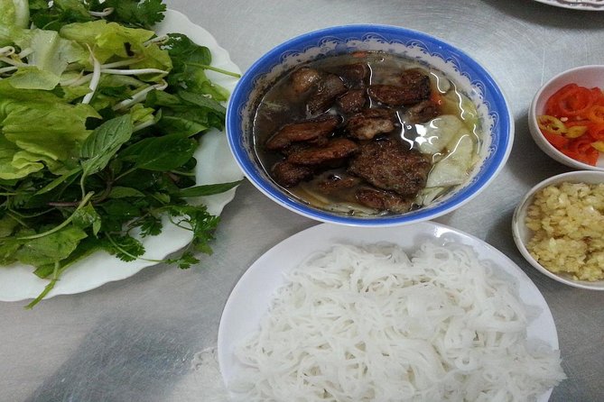 Hanoi Street Food Experience by Walking - Why an evening food walk works well in Hanoi
