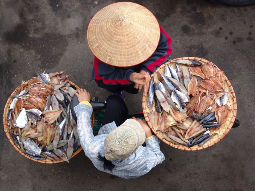 Hanoi: Street Food Experience with 5 Food Stops - Walking through the Old Quarter