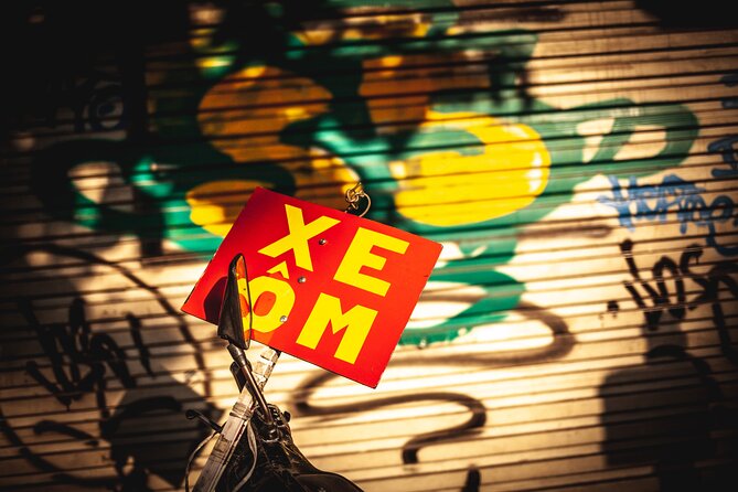 Hanoi Street Photography with a Pro – Phone & Camera - Who gets the best value from the $35 price?