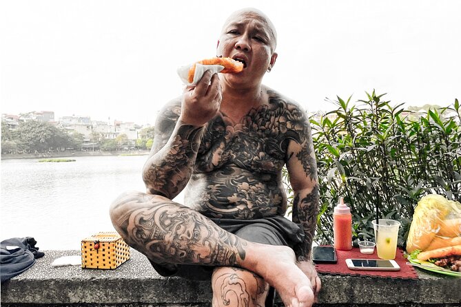 Hanoi Street Photography with a Pro – Phone & Camera - Is this the right Hanoi experience for you?