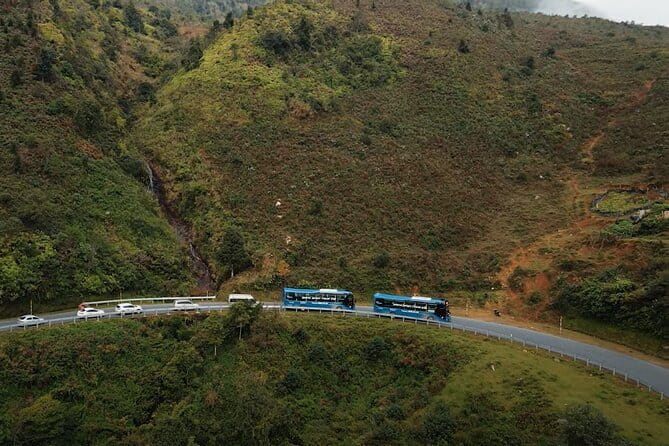 Hanoi to Sapa Bus - Private Cabin Bus - Finding your private cabin on the main bus