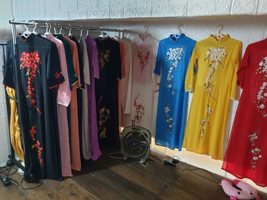 Hanoi: Traditional Ao Dai Dress and Non La Hat Rental - Long Bien Bridge: a bolder final backdrop
