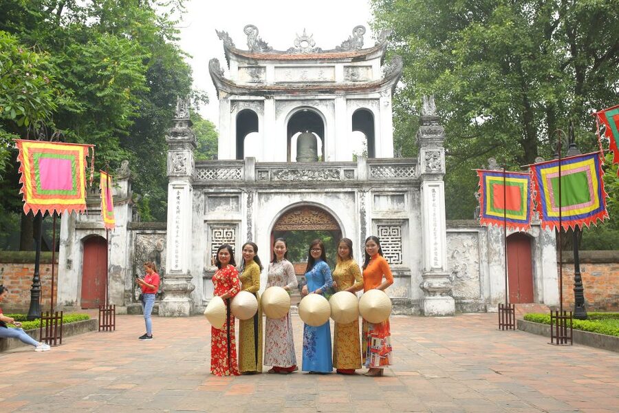 Hanoi: Traditional Ao Dai Dress and Non La Hat Rental - Is $9 good value?