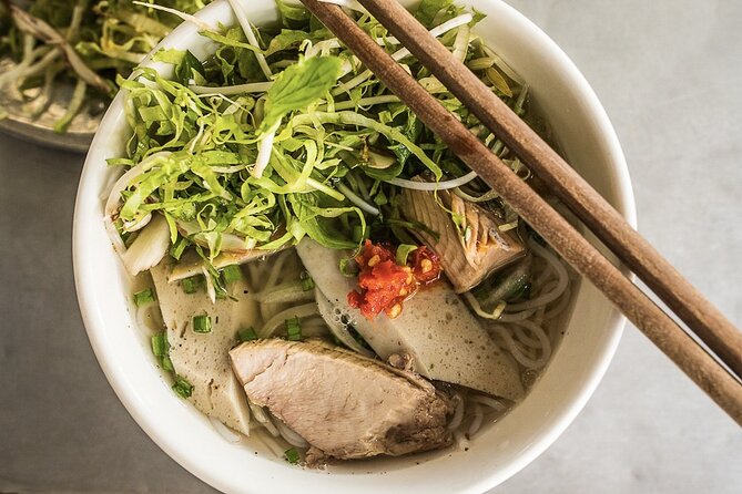 Hanoi Vegan Street Food Tour and Train Street - Dessert choice: Kem Xoi or Che Xoai