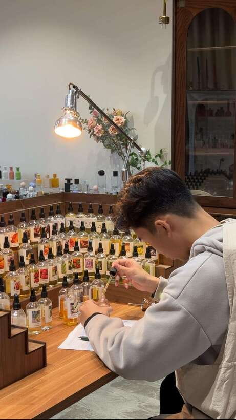 Hanoi: Vietnam Scents Perfumery Class - Building a professional formula with guidance