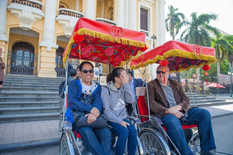 Hanoi Walking Street Food Tour & Cyclo Ride - The Hanoi Phở stop