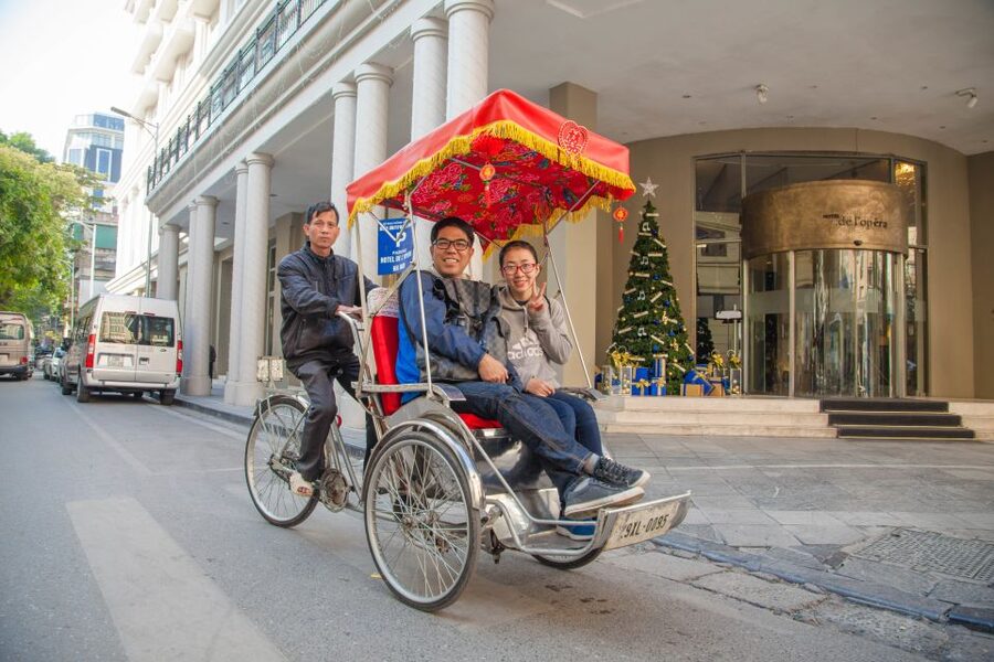 Hanoi Walking Street Food Tour & Cyclo Ride - What the guide adds to the meal