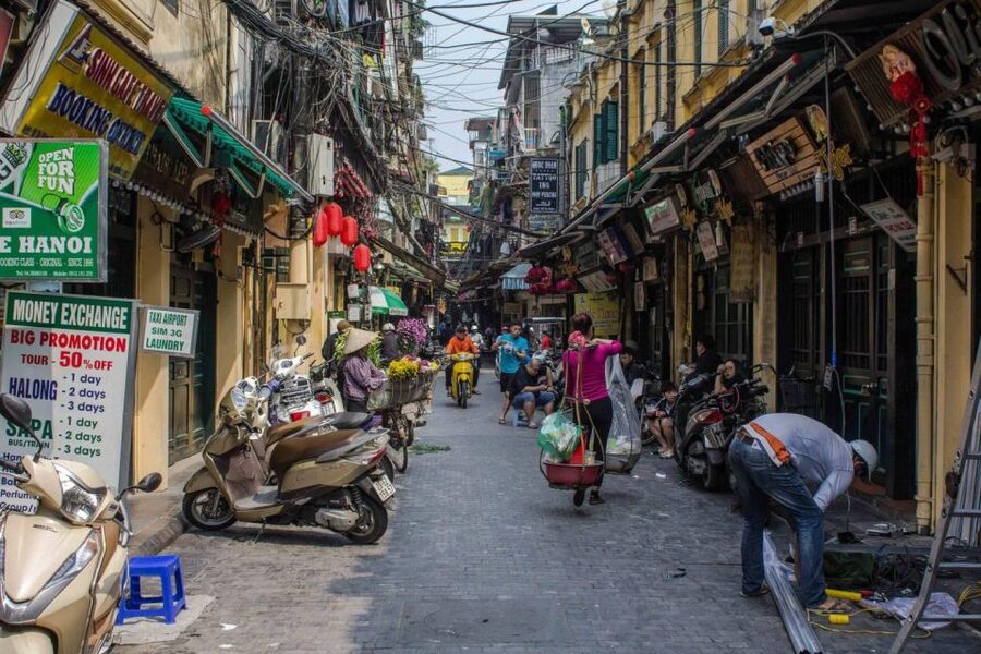 Hanoi: Walking Street Food Tour & Train Street w/Local Guide - Bún chả, phở, and the best-known dishes