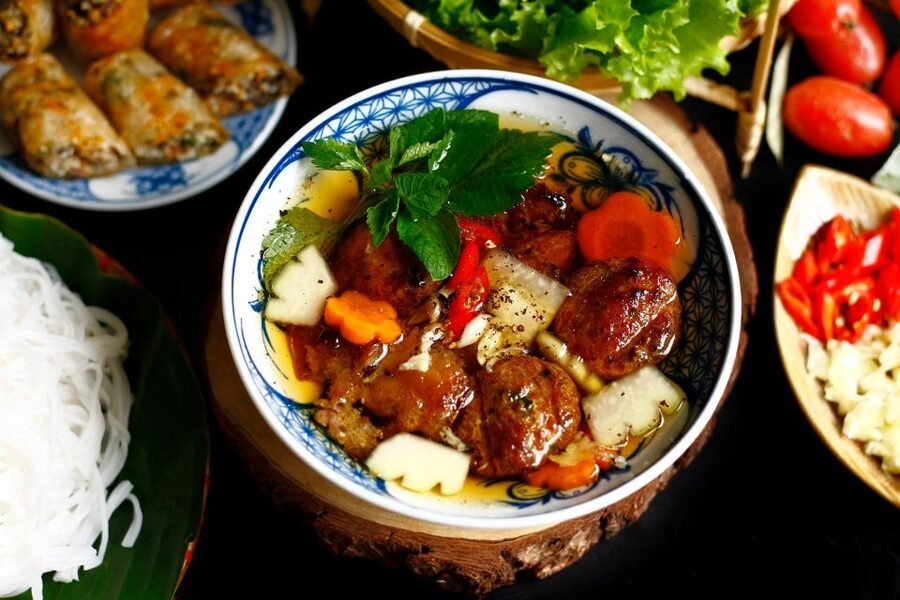Hanoi: Walking Street Food Tour & Train Street w/Local Guide - What I would ask before booking