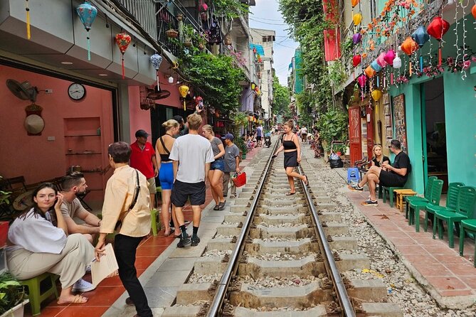 Hanoi Walking Street Food Tour with Train Street - Why The Guides Matter More Than The Menu