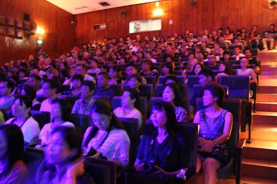 Hanoi: Water Puppet Show Ticket with Hotel Delivery Add-On - Choosing seats and dealing with blocked views