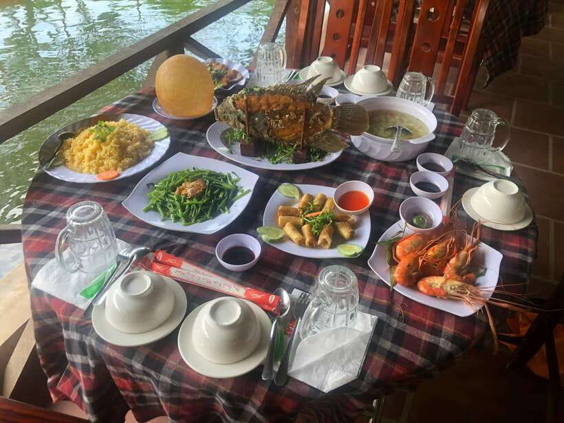 HCM: Mekong Delta Islands Boat & Tuk-Tuk Tour with Tastings - Tropical fruit and southern folk music