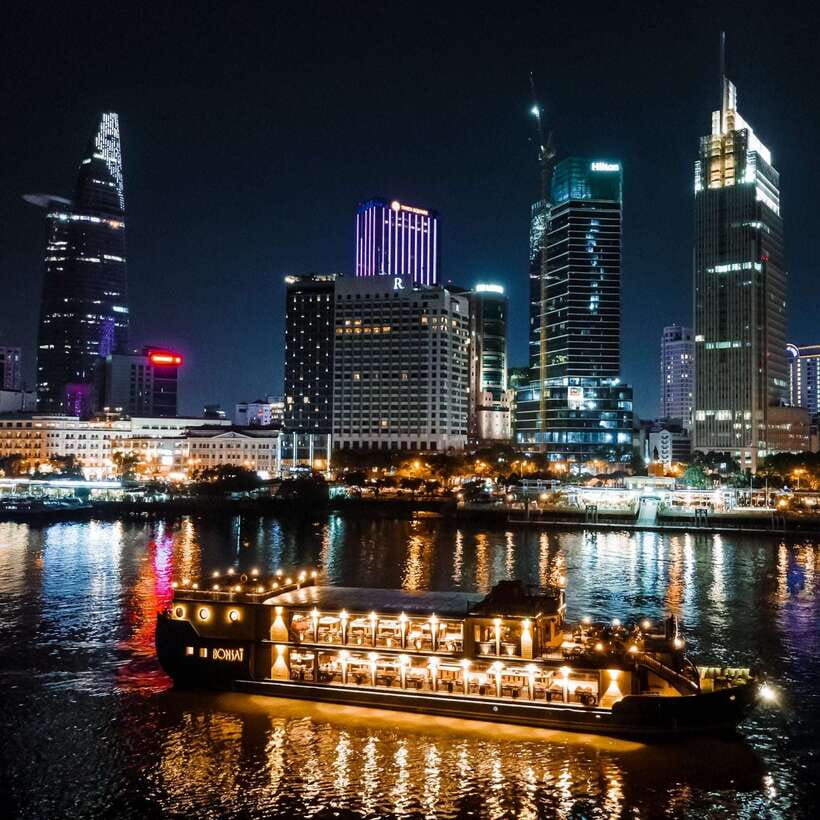 HCM: Saigon River Dinner Cruise - The guides make the logistics easier