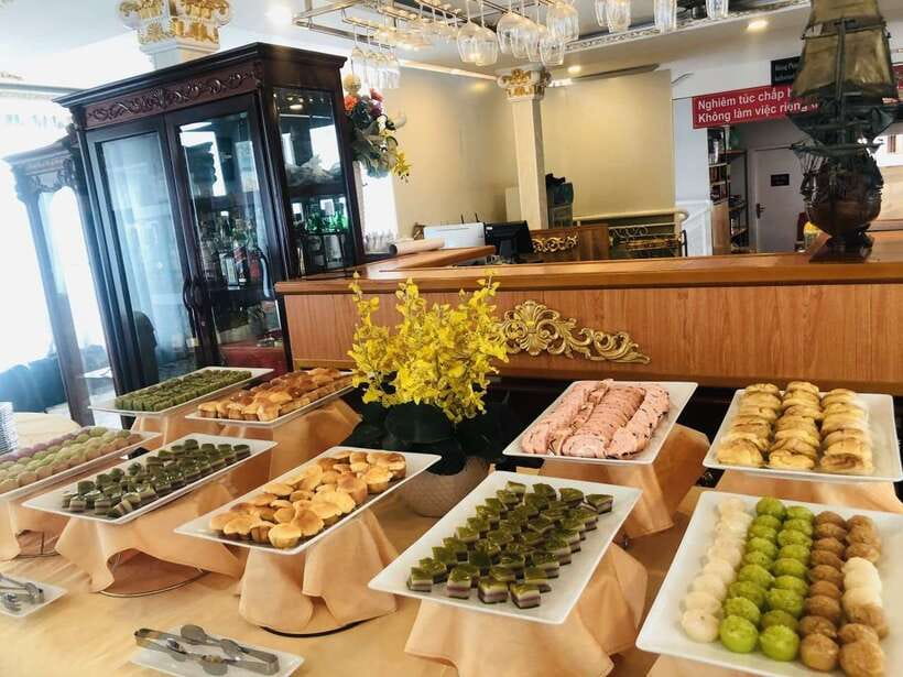 HCM: Saigon River Dinner Cruise - Dinner at 7:45 PM, buffet or set menu