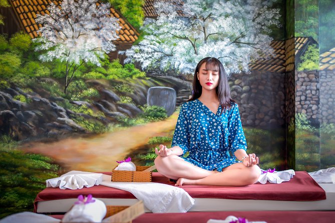 Herbal Aroma Journey (Gentle | Aromatic Flow) - The main treatment: coconut oil, stones, and herbs