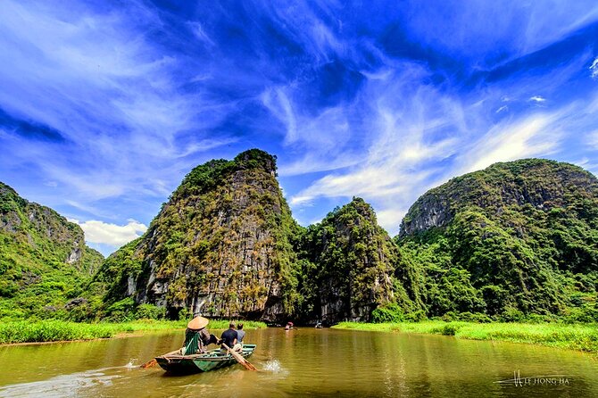 Highlight Ninh Binh Full Day Tour Tam Coc Boat, Mua Cave, Hoa Lu - Lunch and what to expect from the buffet