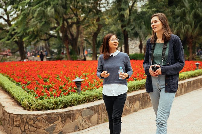 Highlights & Hidden Gems With Locals: Best of Hanoi Private Tour - Hoan Kiem District Library: an old bookshop and a quieter pause