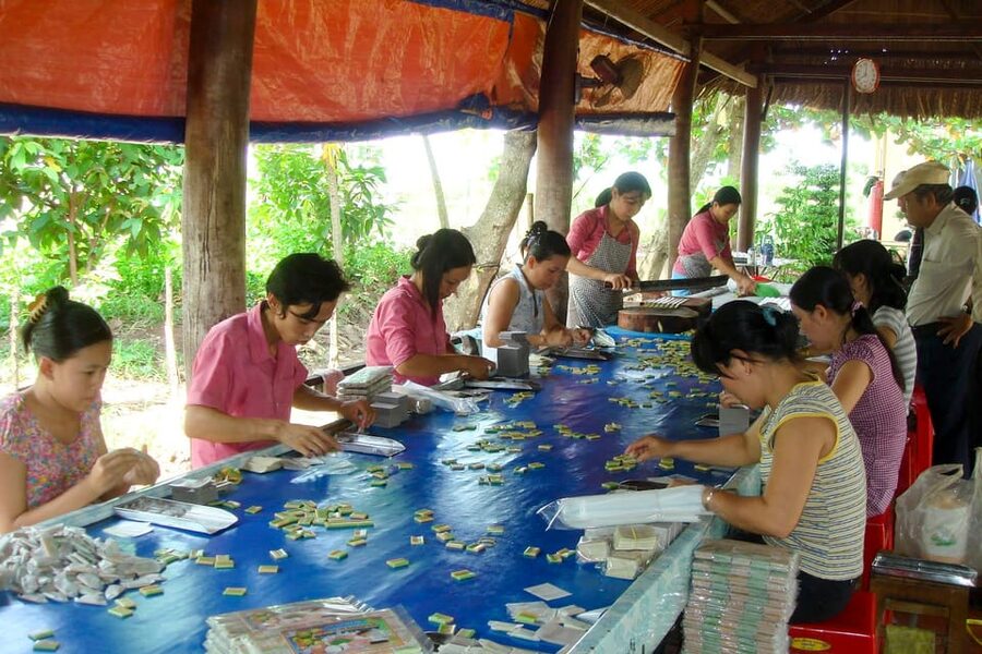 Ho Chi Minh: 3-Day Mekong Delta & Optional Exit to PhnomPenh - Tra Su Forest by rowing boat
