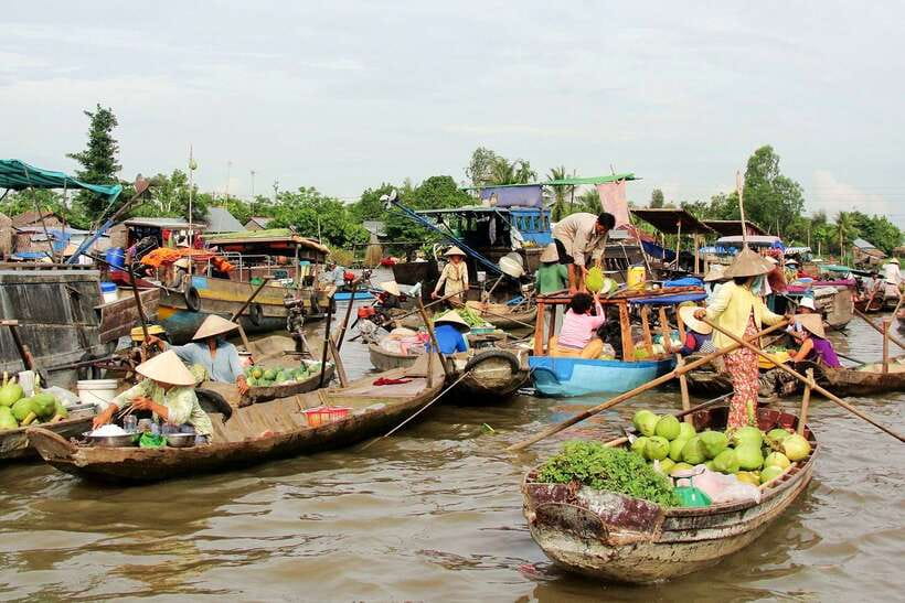 Ho Chi Minh: 3-Day Mekong Delta & Optional Exit to PhnomPenh - Day one: Cai Be, orchard paths, and village life