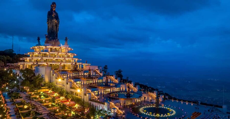 Ho Chi Minh: Black Virgin Mountain & Cao Dai Temple Tour - Cao Dai Temple and the midday prayer service