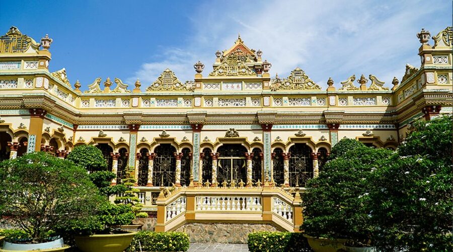 Ho Chi Minh City: Discover Mekong Delta & Coconut Village - Vietnamese lunch with vegan choices