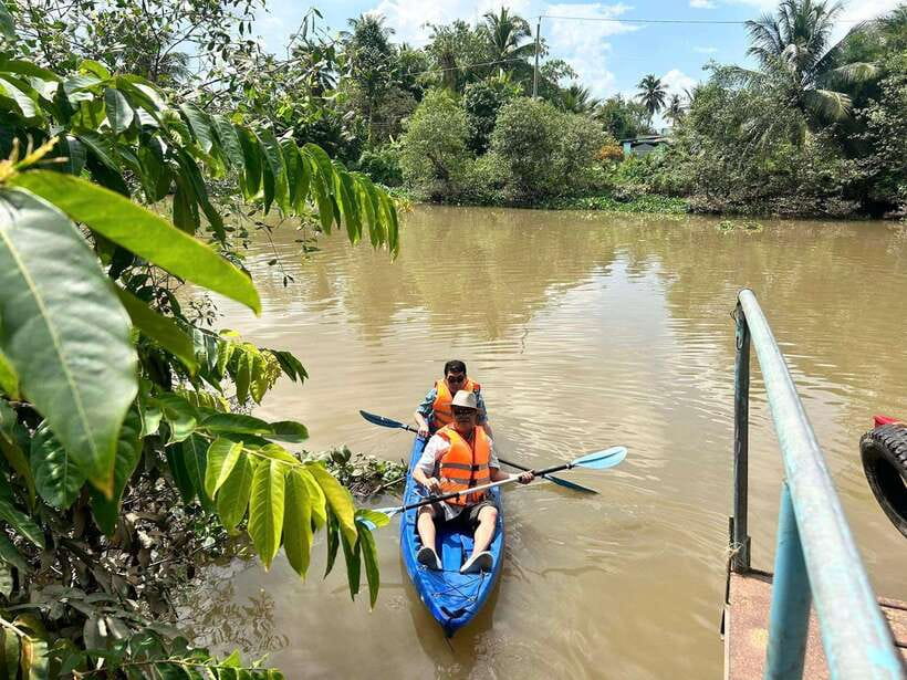 Ho Chi Minh City: Mekong Delta Tour with Sampan Journey - Vinh Trang Pagoda: a thoughtful first stop