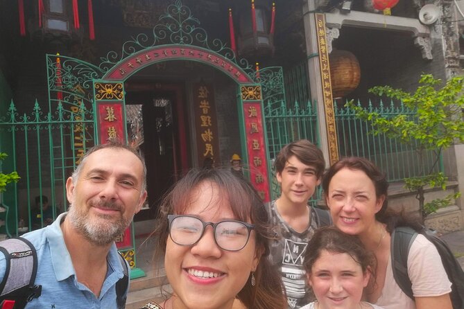 Ho Chi Minh City private walking tours with young local volunteers - District 1, the classic first walk