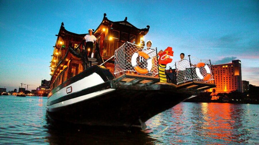 Ho Chi Minh: Private City Tour and Dinner Cruise with Buffet - Who should book this evening
