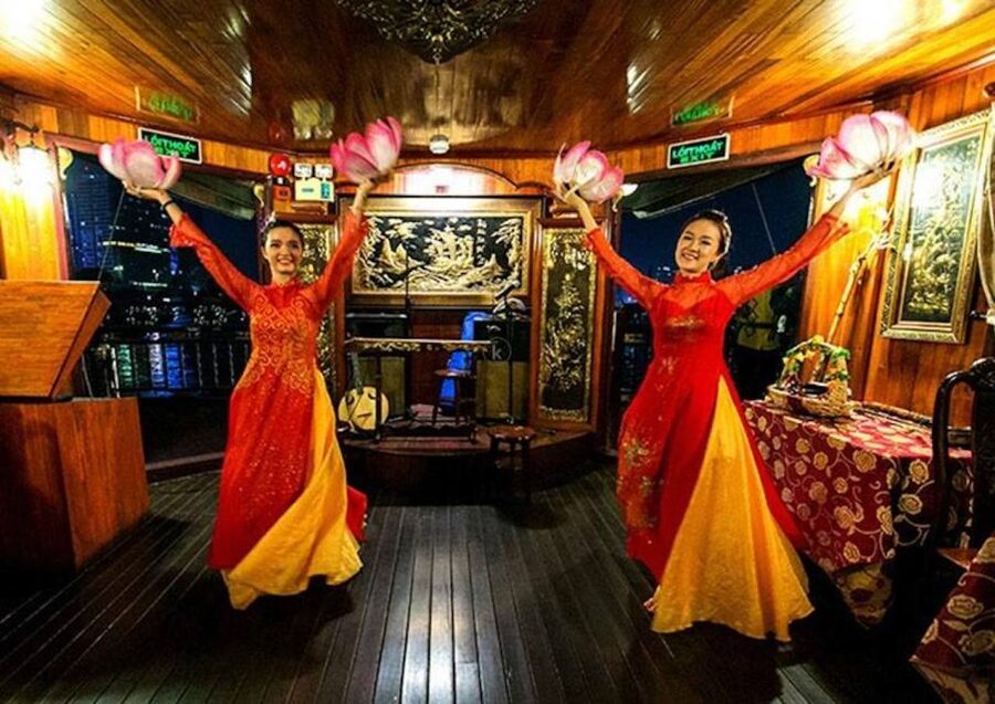 Ho Chi Minh: Private City Tour and Dinner Cruise with Buffet - Why the scooter route offers more than the standard circuit
