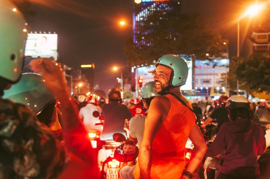 Ho Chi Minh: Private City Tour and Dinner Cruise with Buffet - Dinner, music, and the onboard atmosphere