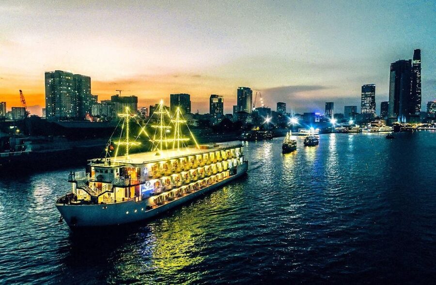Ho Chi Minh: Private City Tour and Dinner Cruise with Buffet - The strongest part of the night: the change of pace